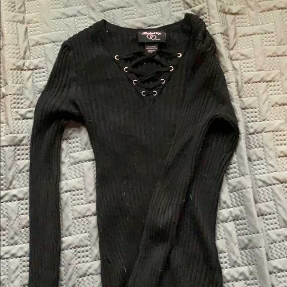 Black top with v-neck - Picture 1 of 2